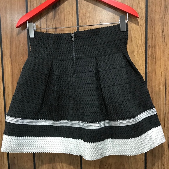 Y2K Black and Silver high Waisted Skater Skirt Women’s Size Large - Picture 4 of 11